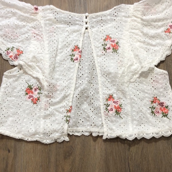 Vintage Embroidered Eyelet Crop Top - Picture 14 of 17